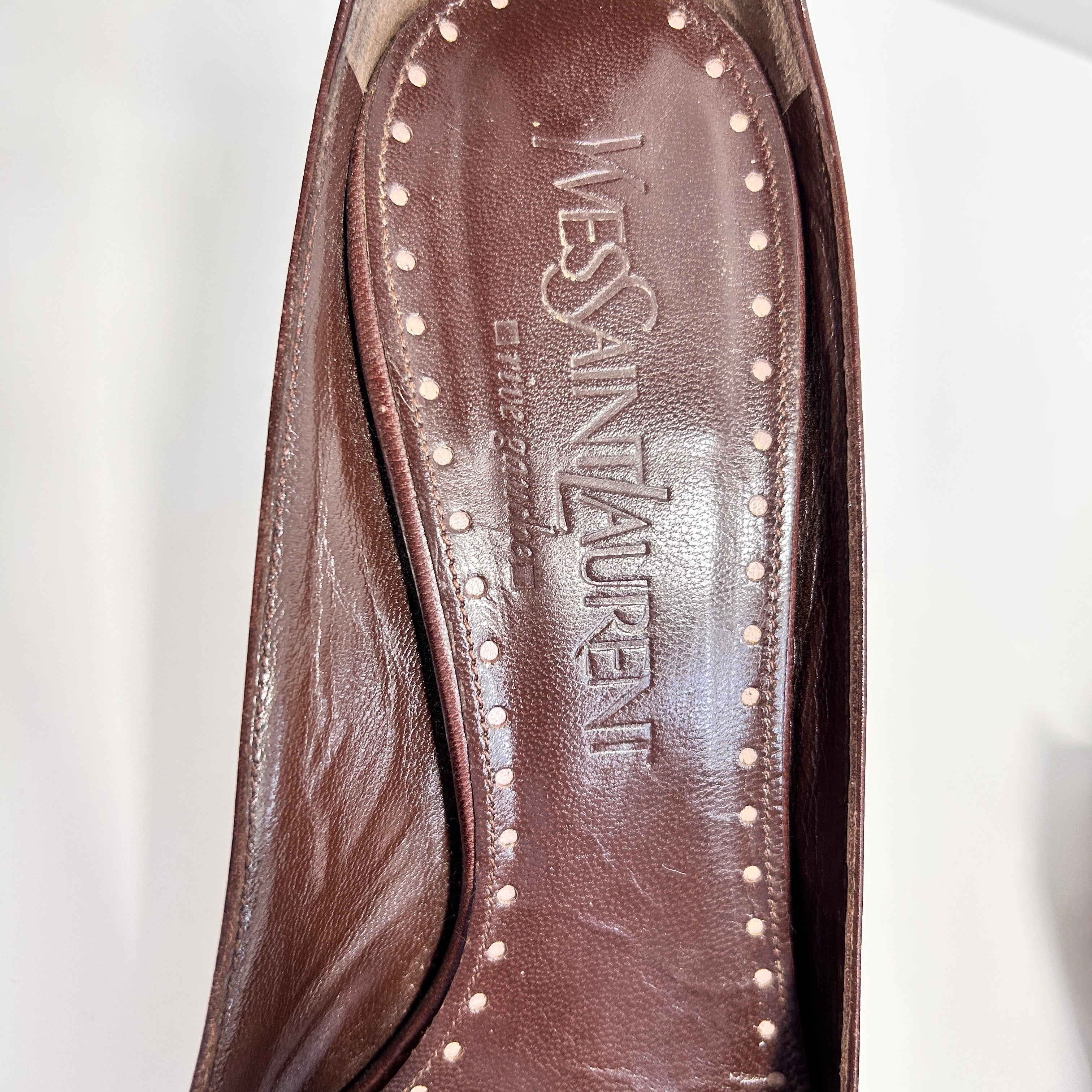 Brown Leather Kiss Lips Sandals