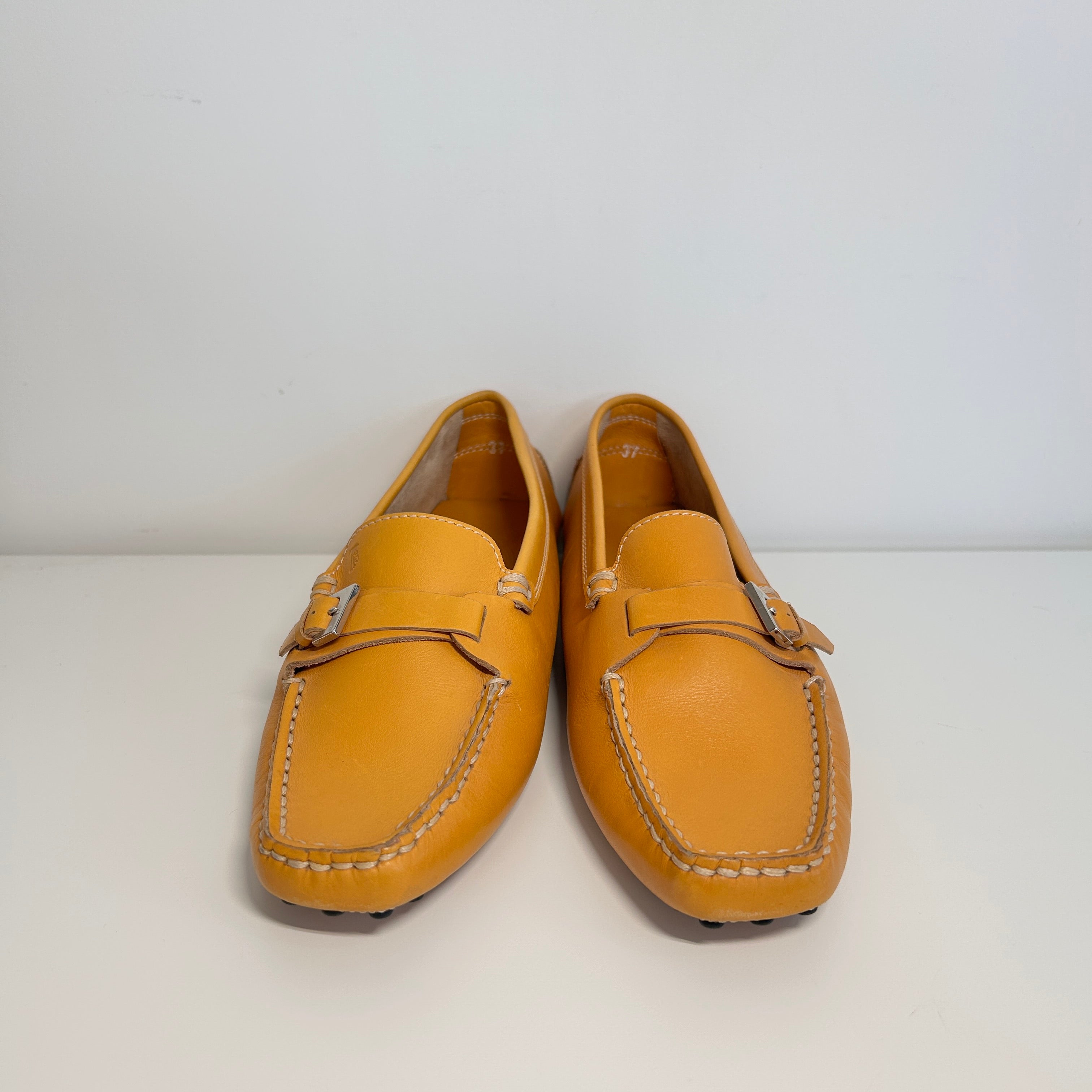 Yellow Leather Gommino T-logo Plaque Loafers
