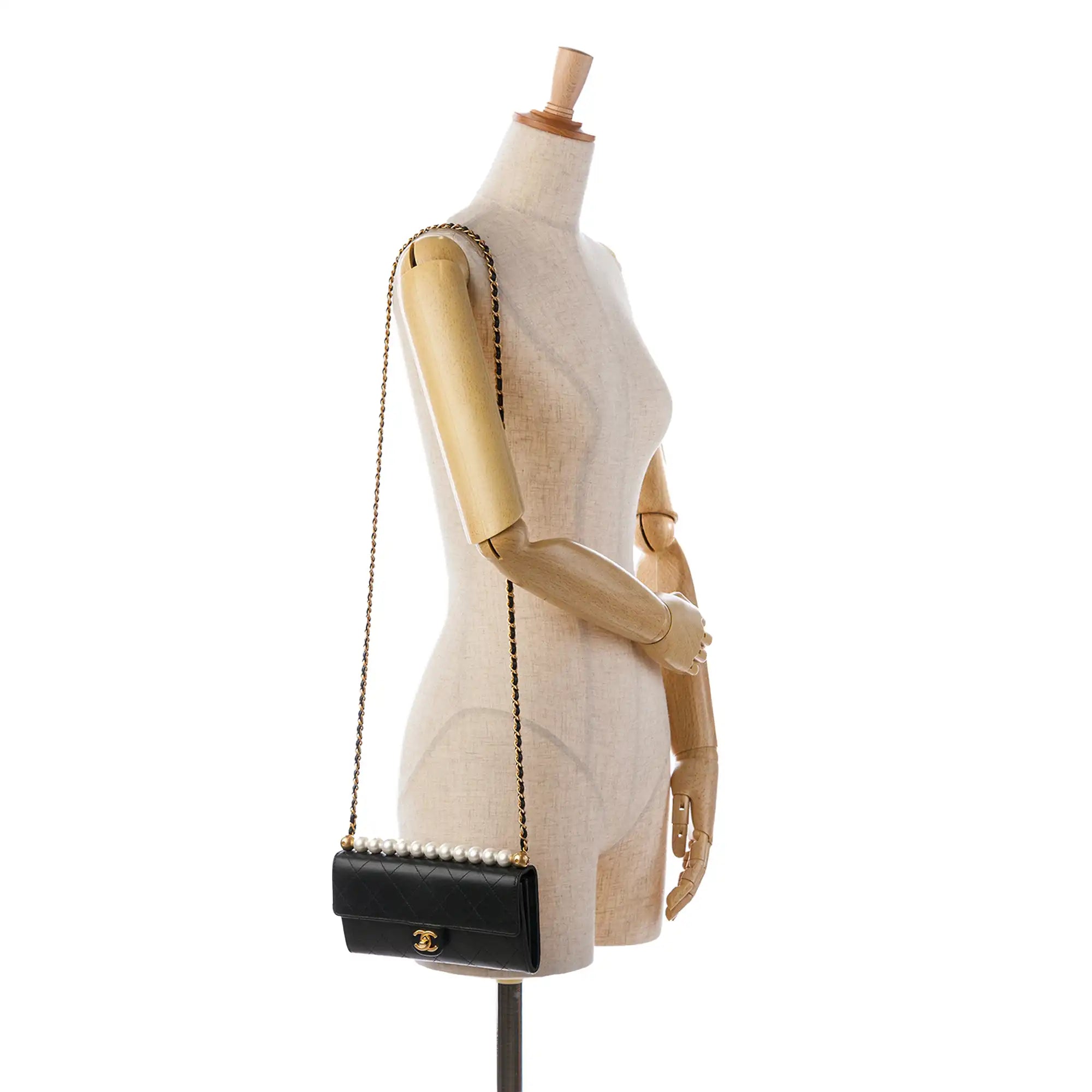 Black Goatskin Chic Pearls Clutch with Chain AGHW