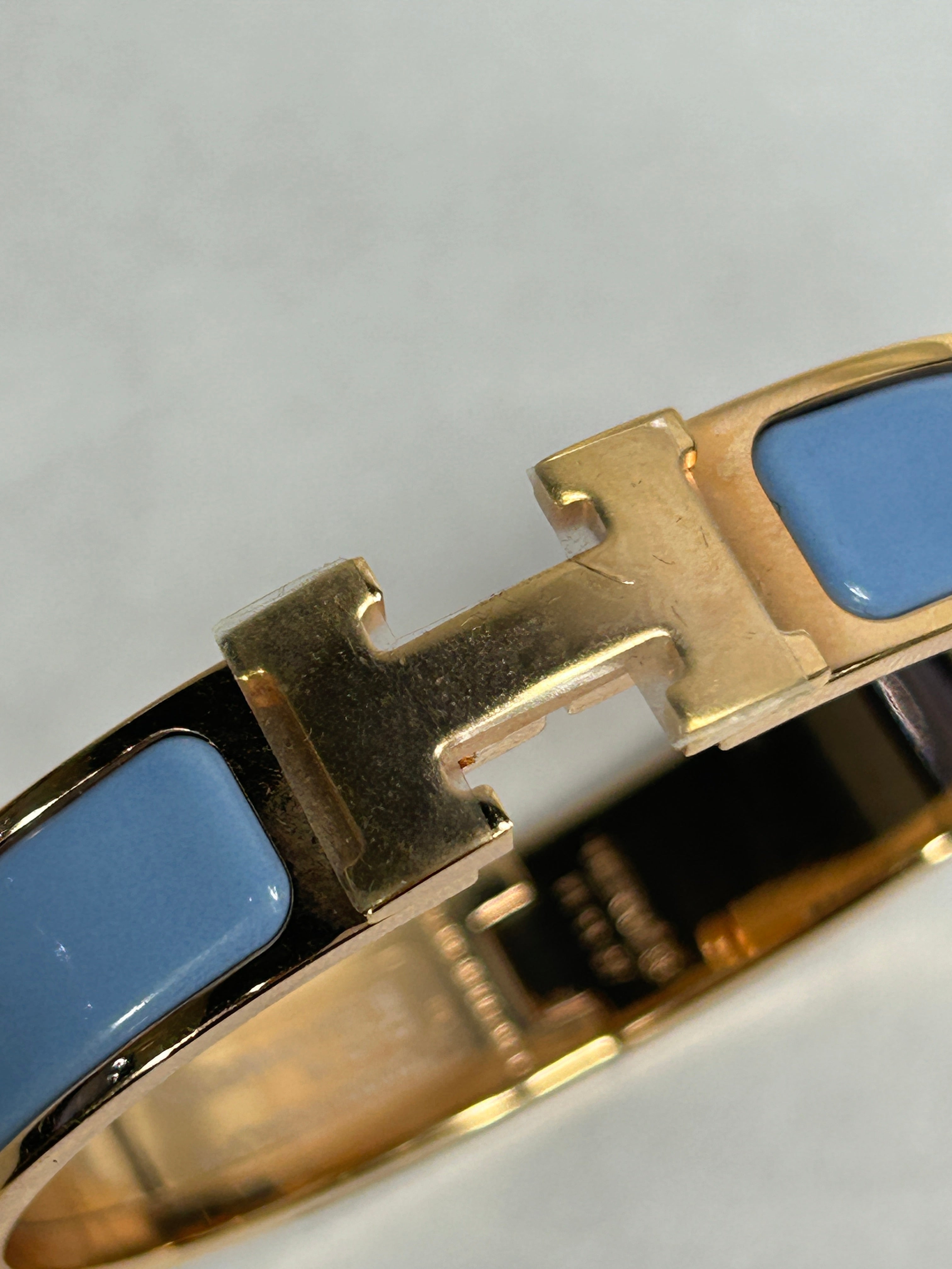 Bleu Chardon Enamel Rose Gold Clic H PM Bracelet