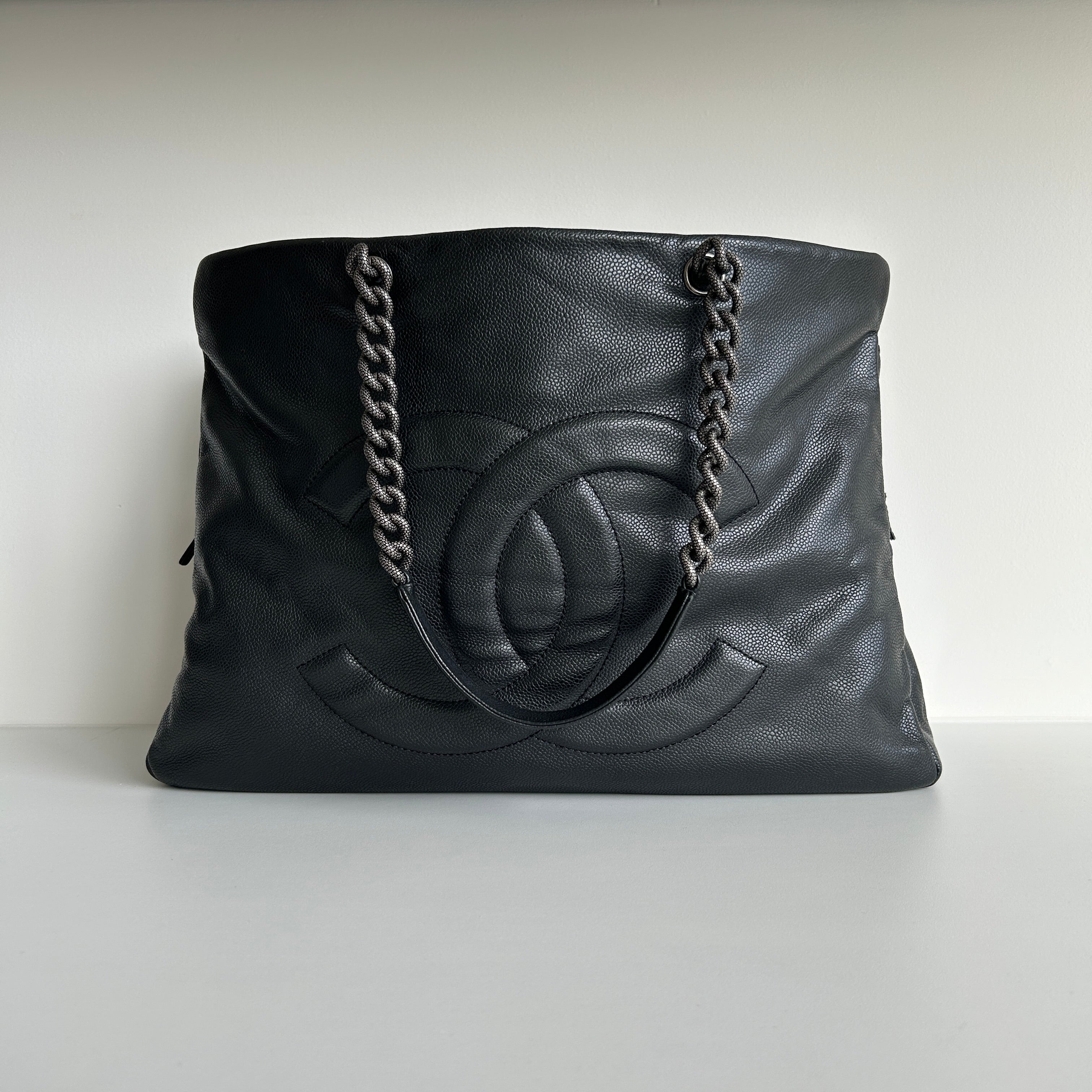 Black Caviar Shopping Tote w/RHW