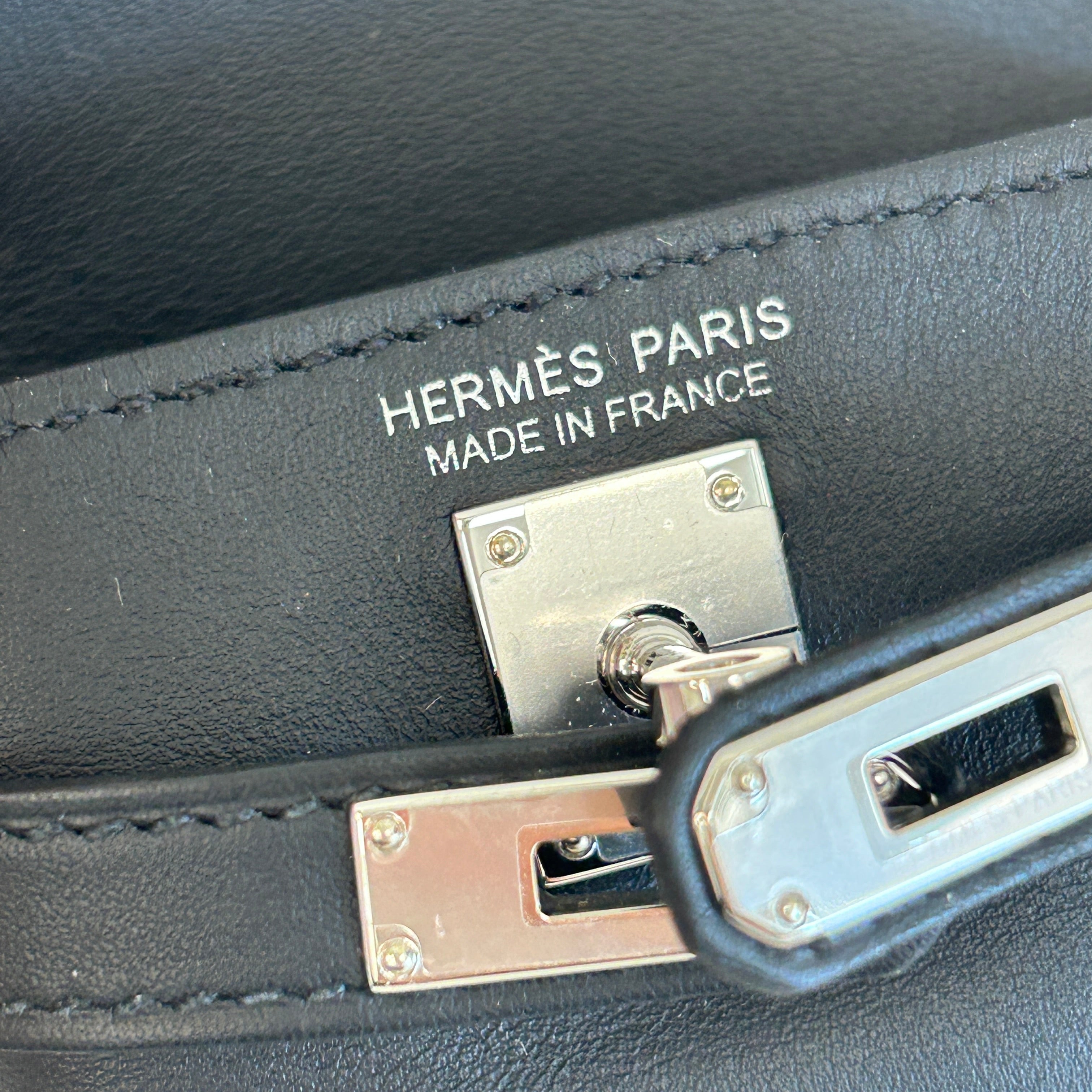 Noir Swift Leather Kelly Moove w/Pouch & PHW