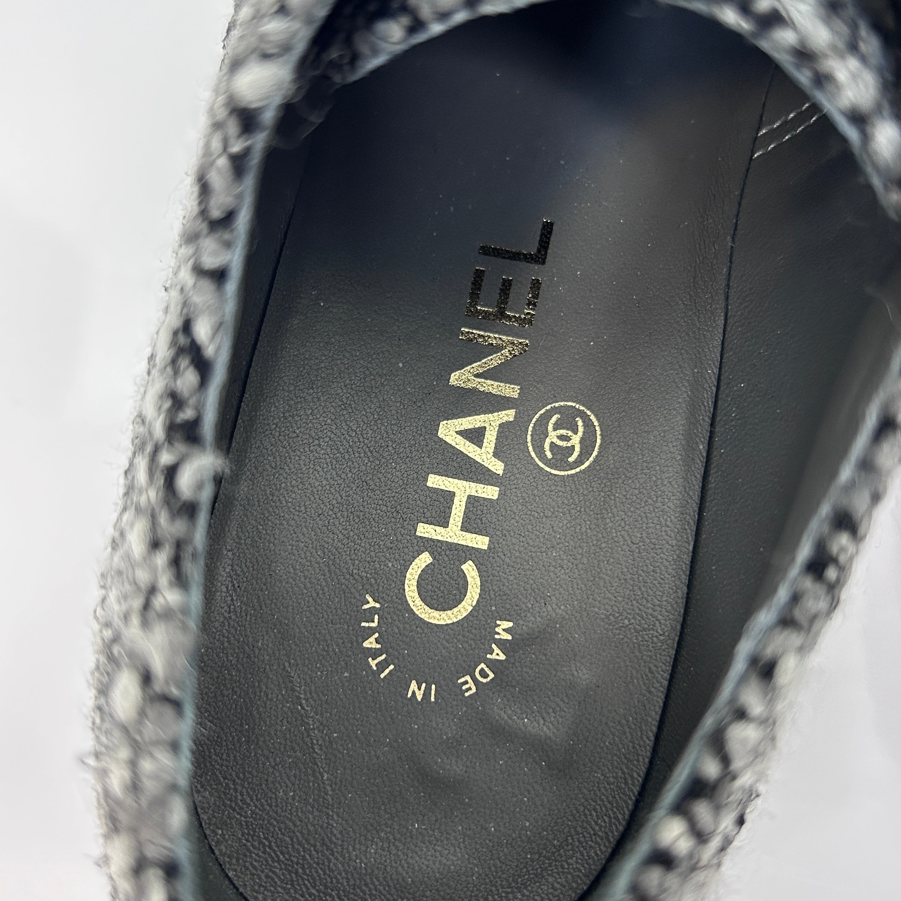 20K Grey Tweed Black Velvet CC Logo Chain Around Lace Up Flat Loafer