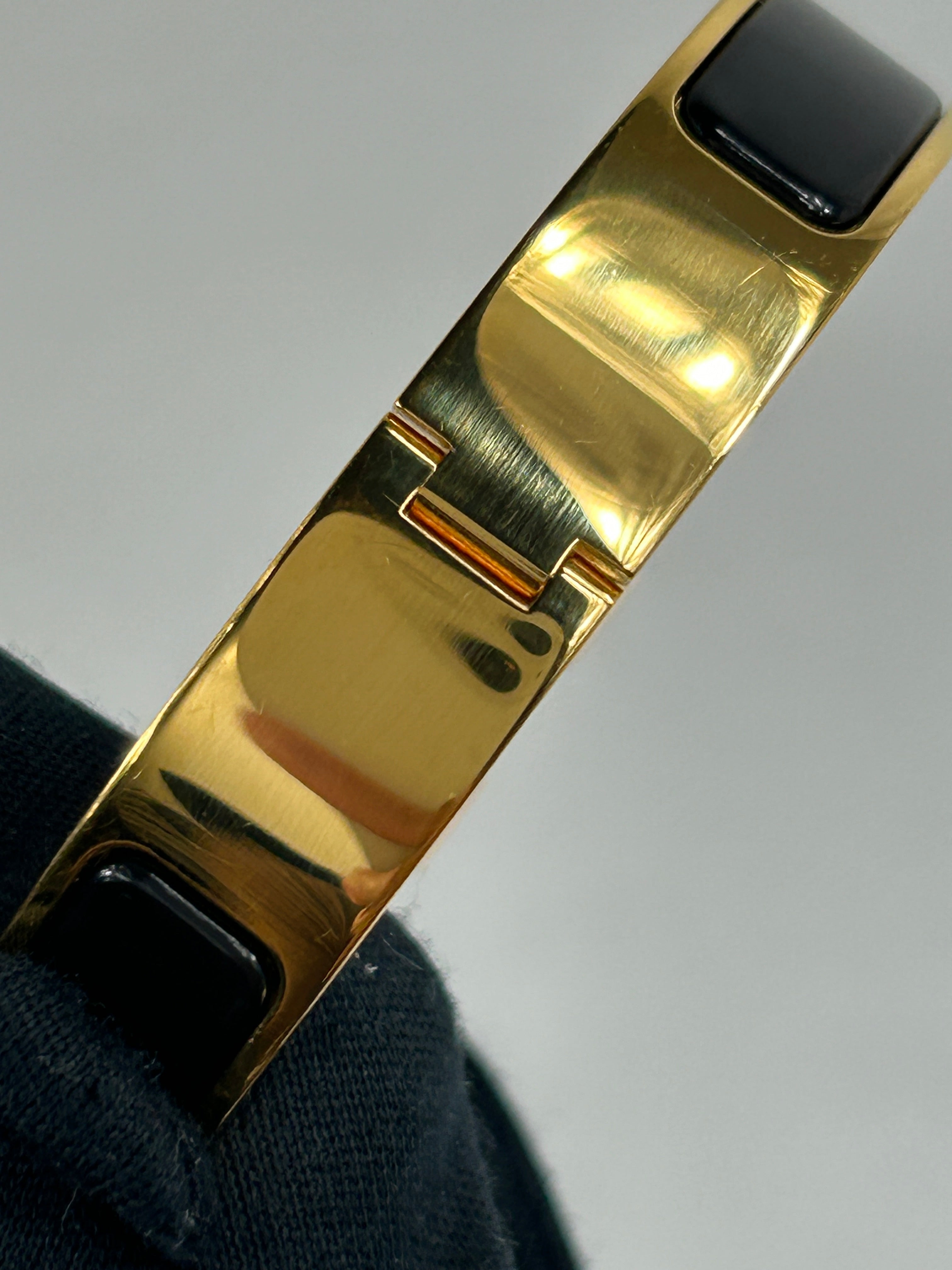 Black Enamel Clic H Gold Plated PM Bracelet