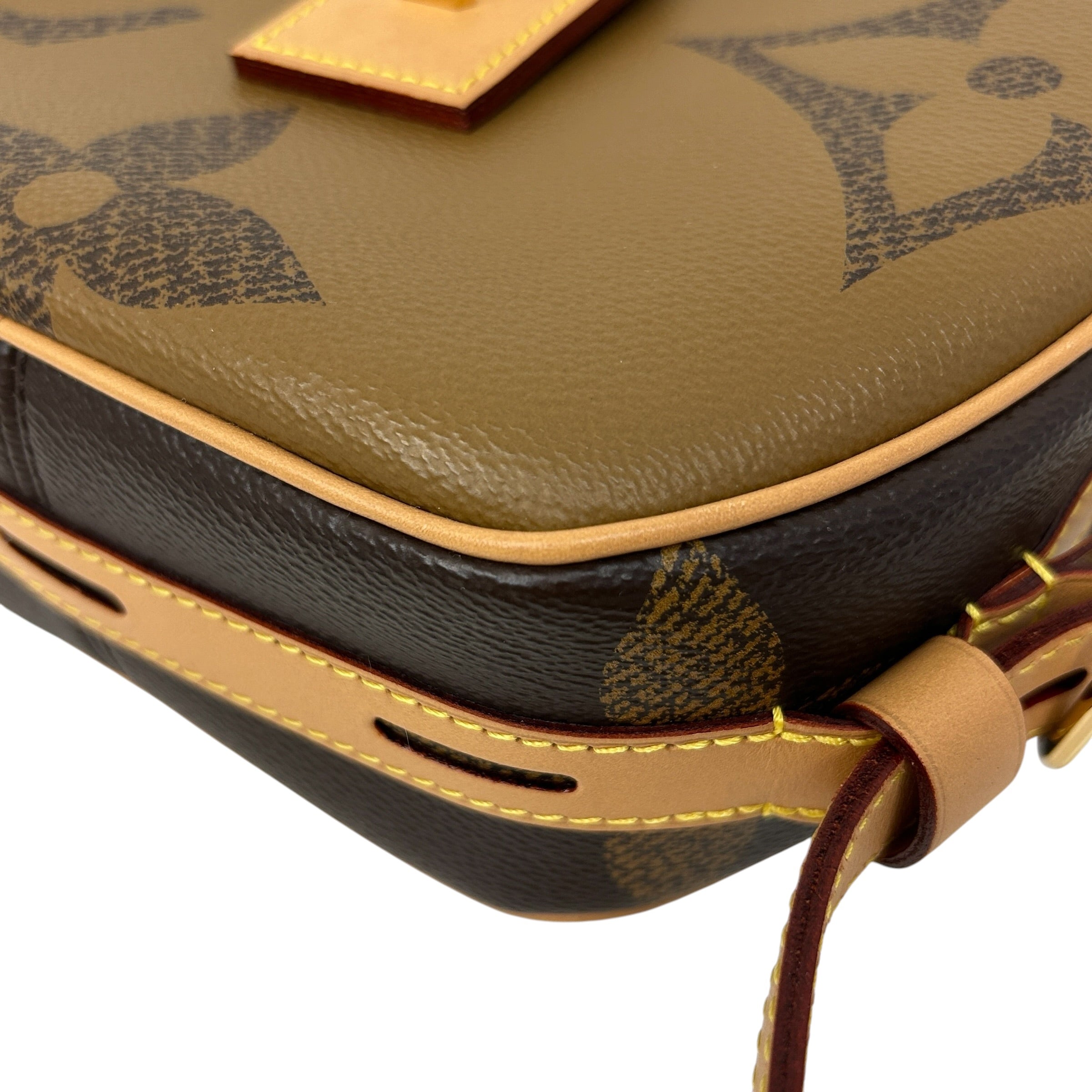 Reverse Monogram Giant Boite Chapeau Souple w/GHW