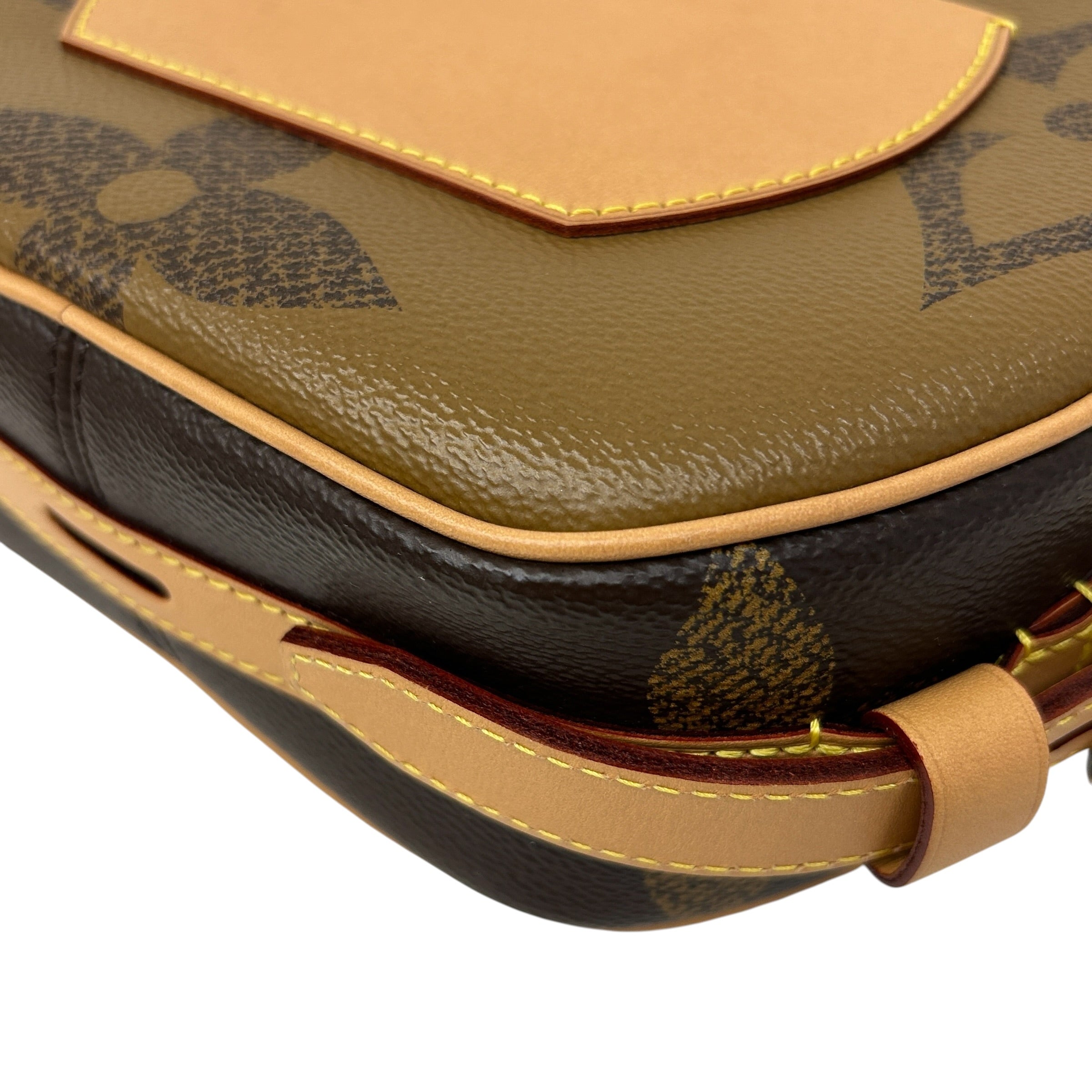 Reverse Monogram Giant Boite Chapeau Souple w/GHW