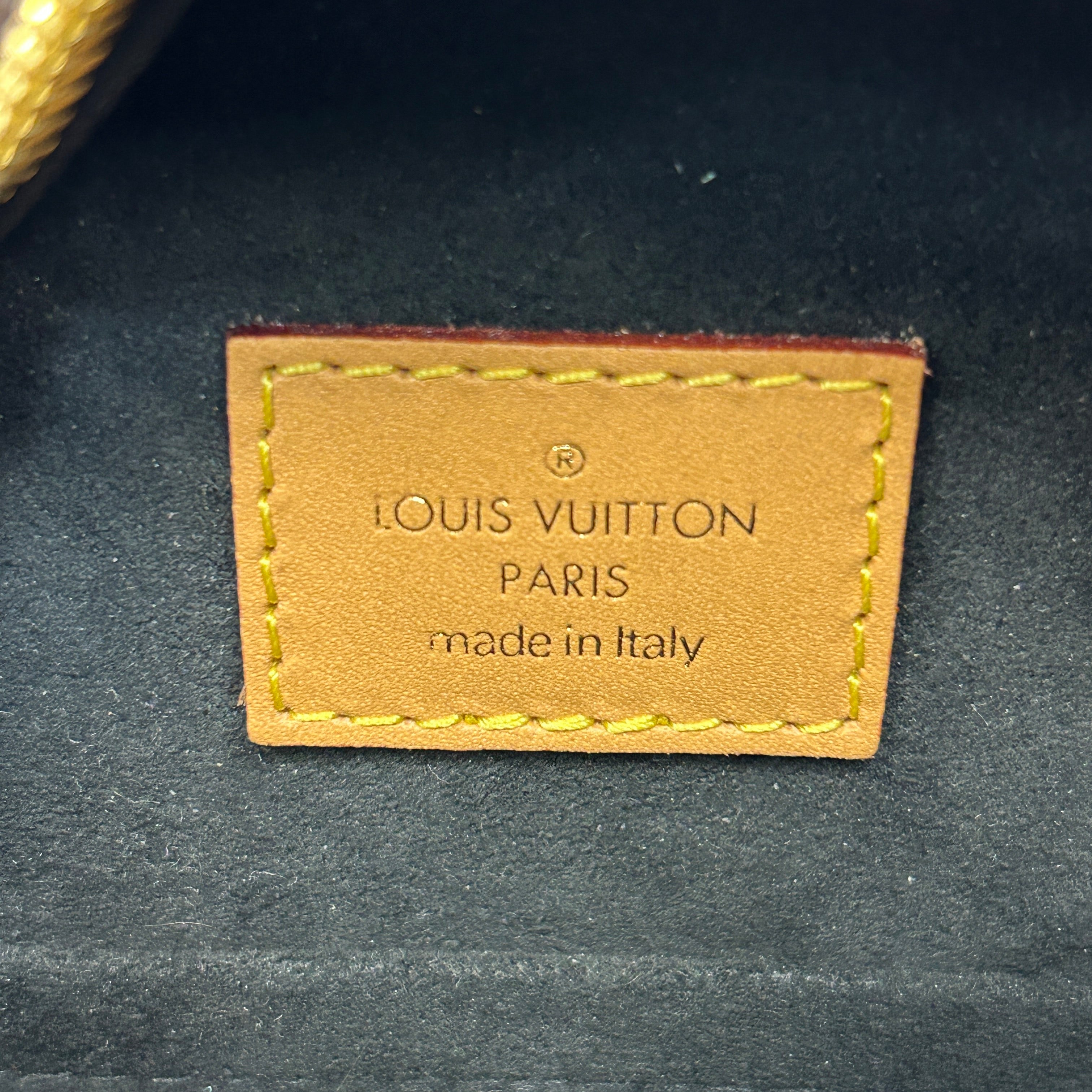 Reverse Monogram Giant Boite Chapeau Souple w/GHW