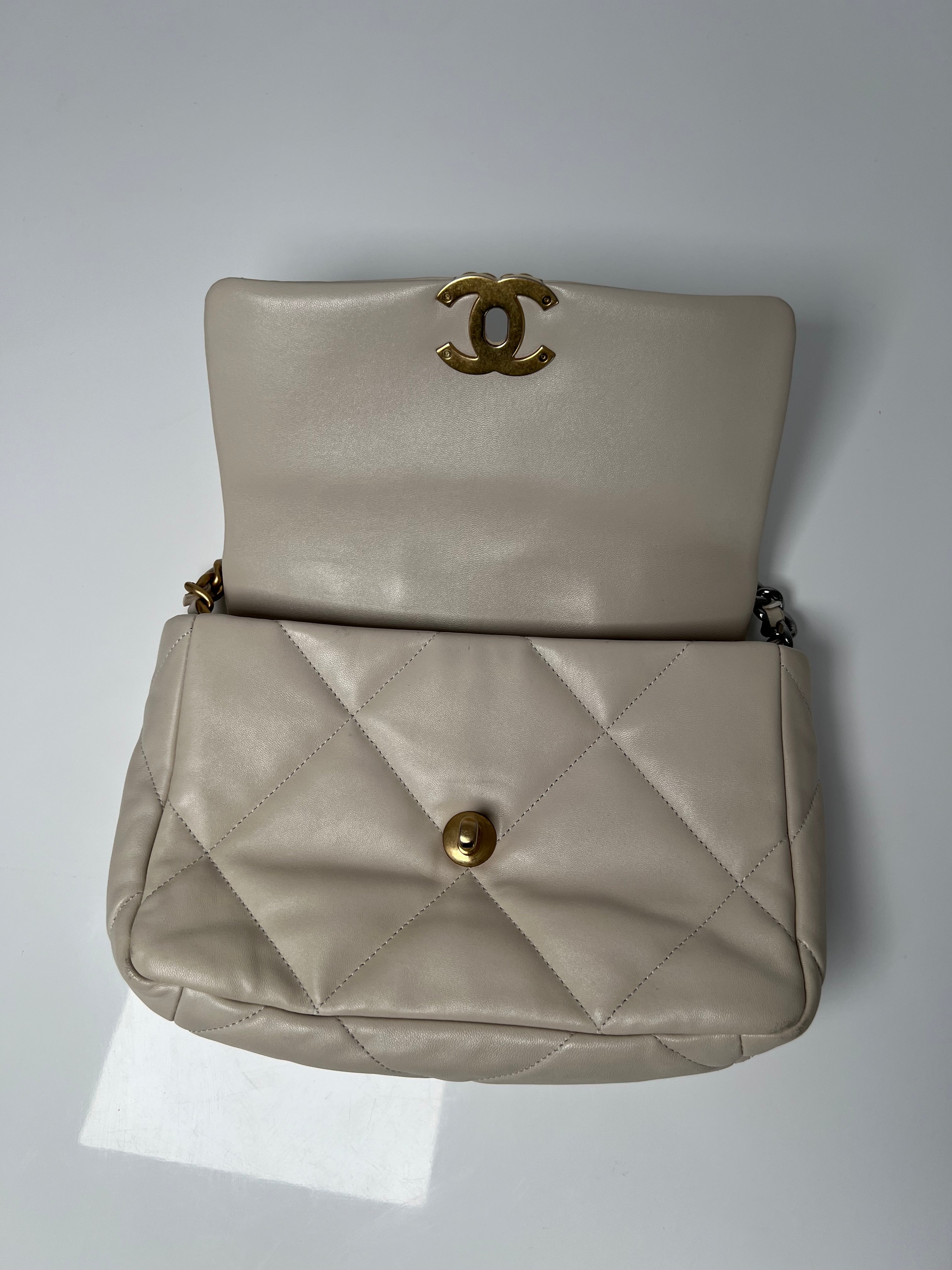 Beige 19 Small Lambskin Flap AGHW/SHW/RHW