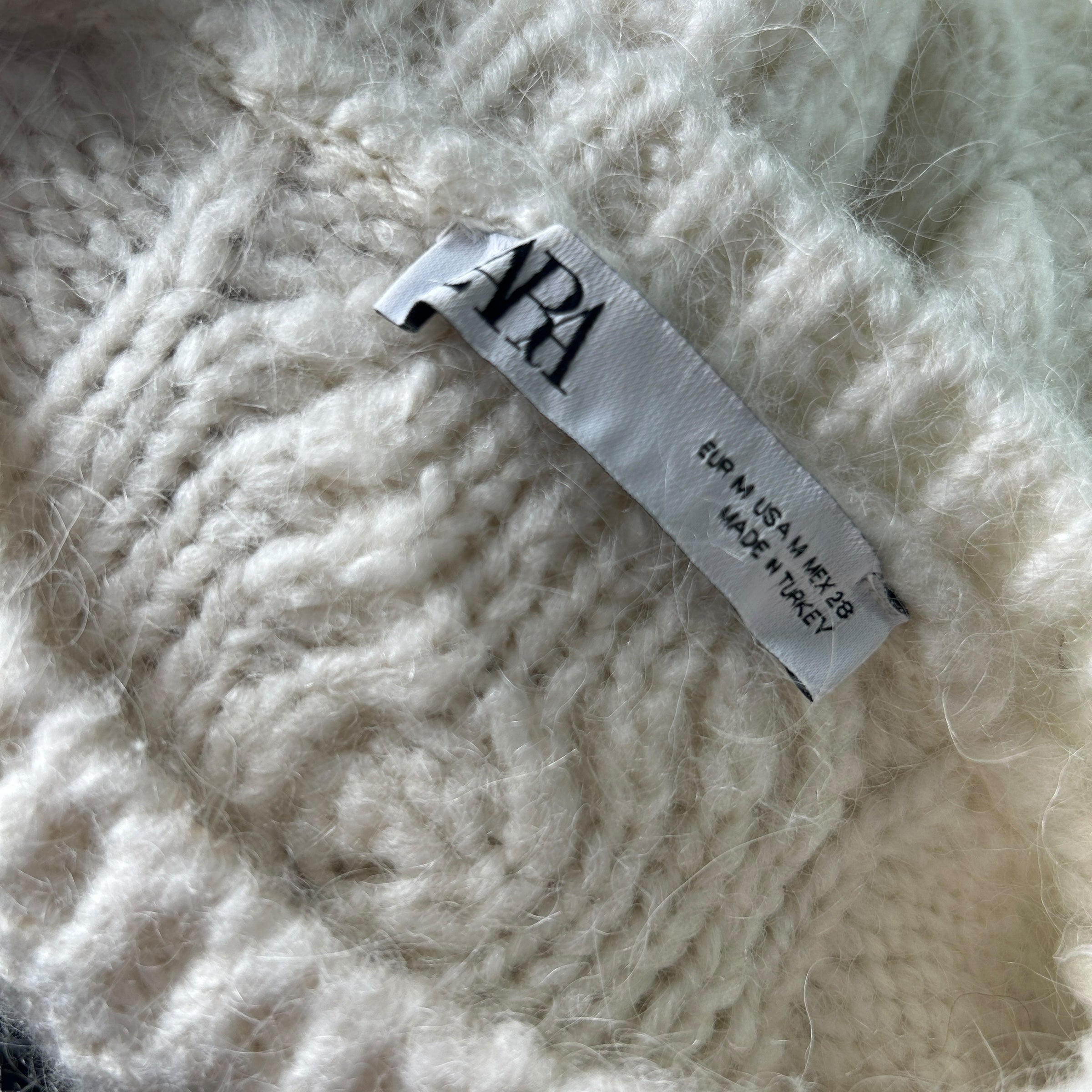 ZARA White Short Sleeved Sweater