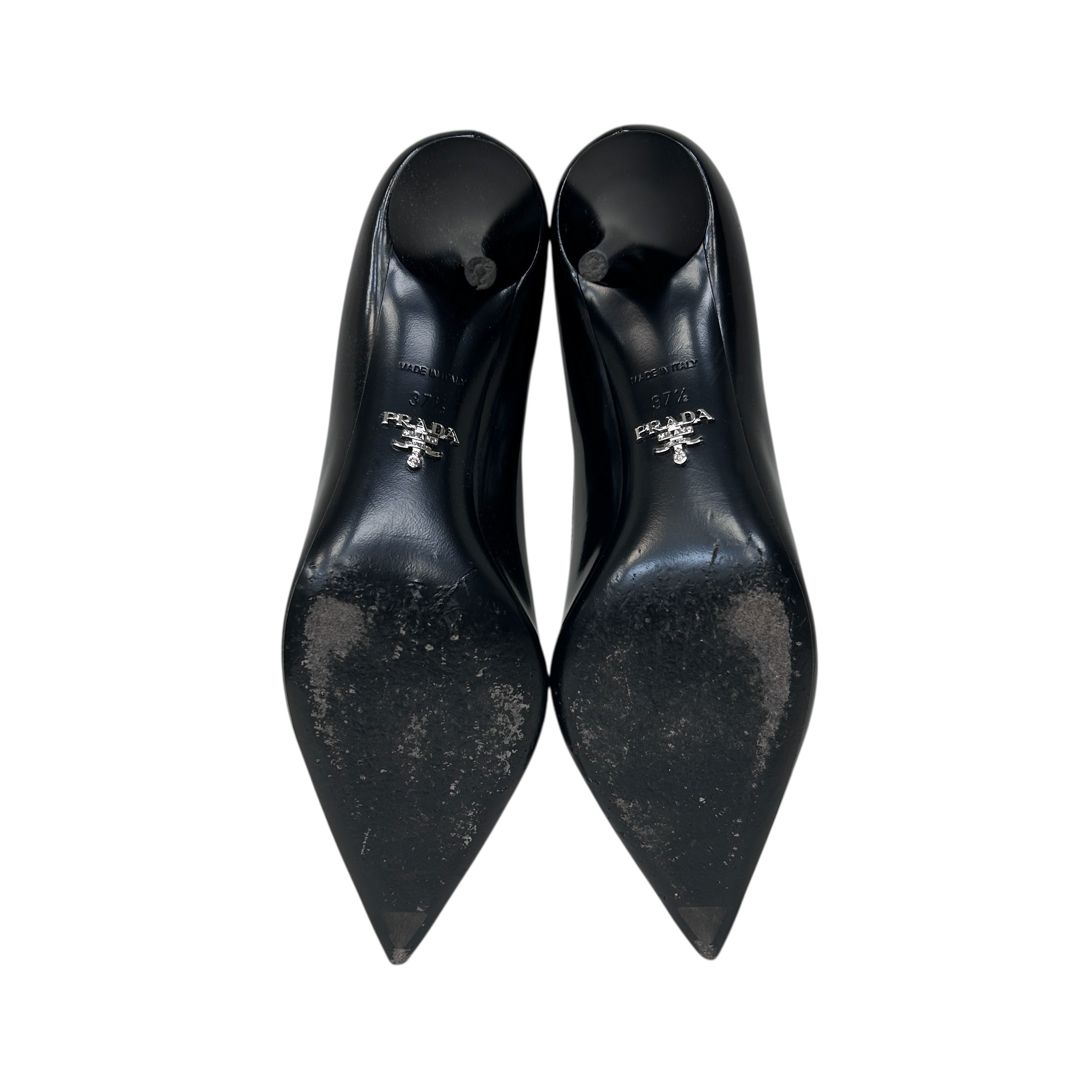 Black Enameled Metal Triangle Leather Pumps