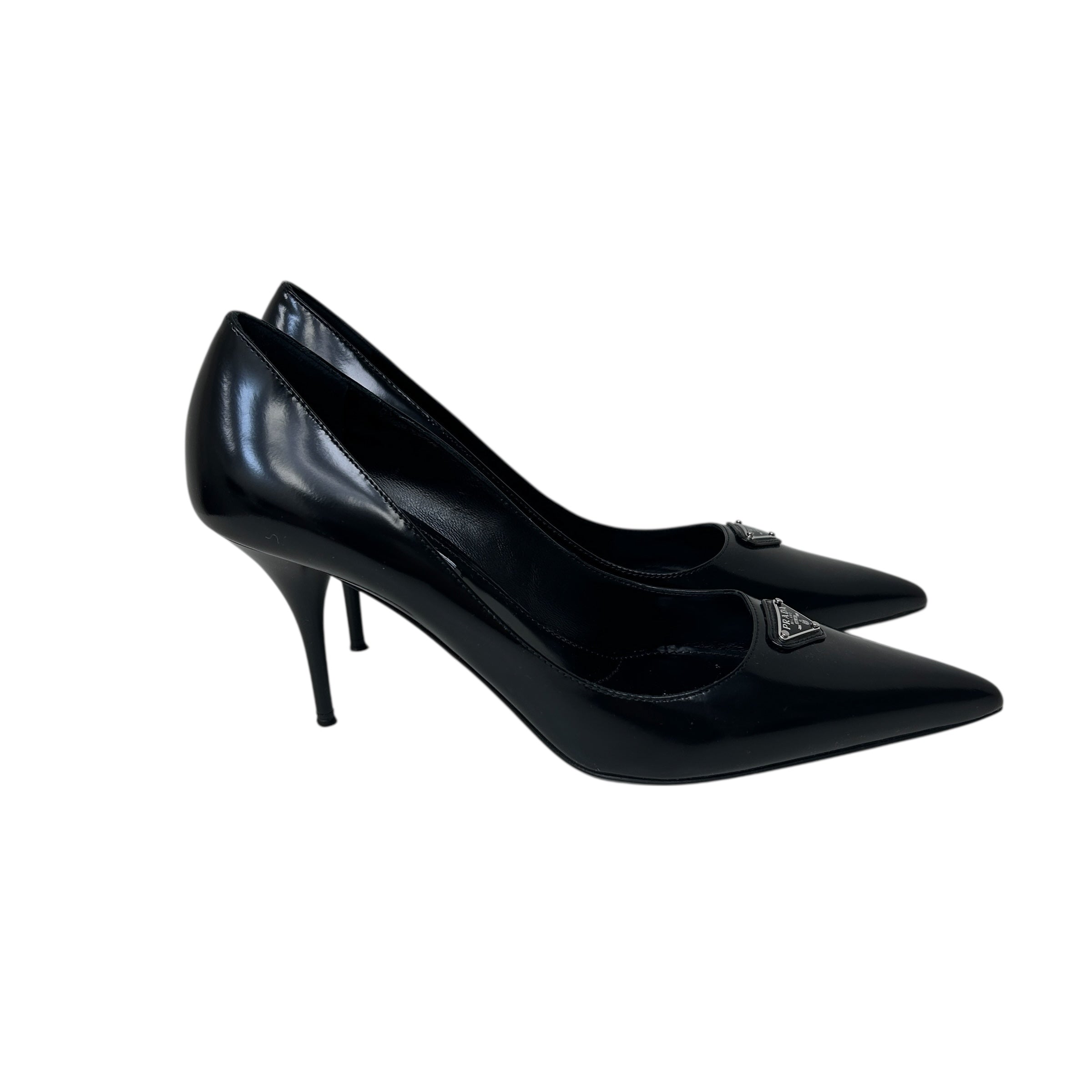 Black Enameled Metal Triangle Leather Pumps